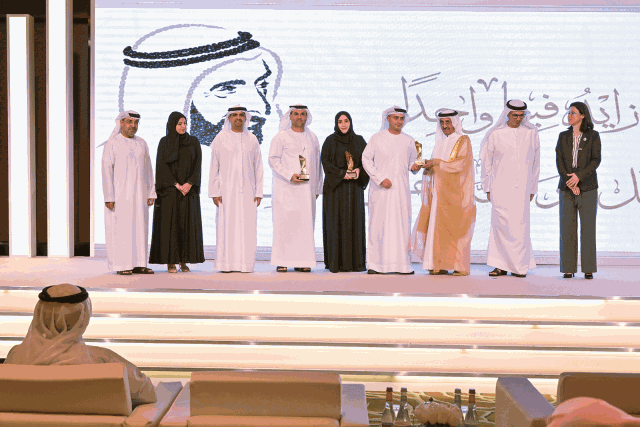حشر آل مكتوم يكرّم الفائزين بجائزة وطني الإمارات للعمل الإنساني