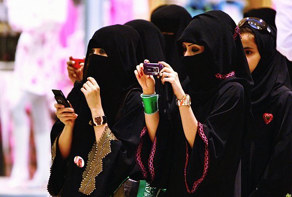 سعوديات للزواج | فتيات من السعودية يعرضن انفسهن للزواج مقابل هذه الشروط